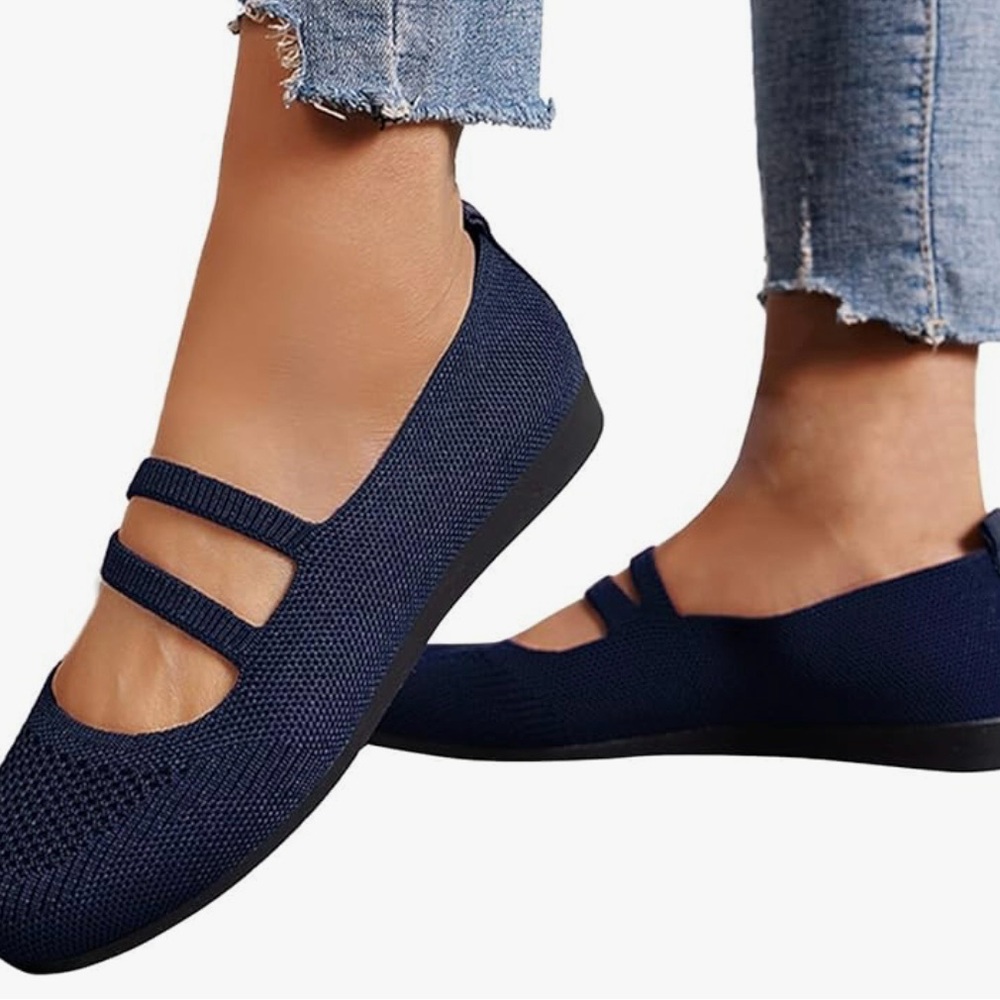 Women’s ballet flats, never worn! Navy size 8